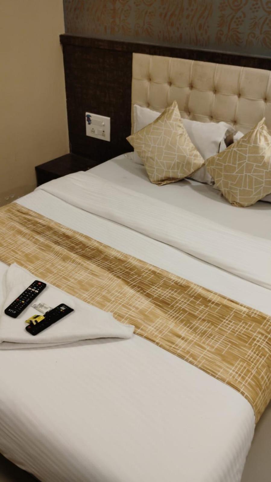 Hotel Crystal Park Near Nesco Exhibition Center Mumbai Dış mekan fotoğraf