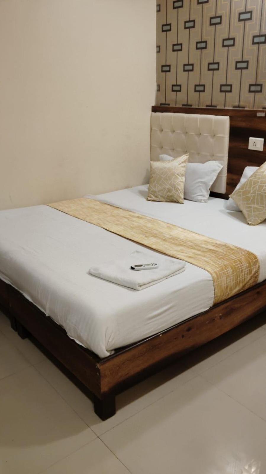 Hotel Crystal Park Near Nesco Exhibition Center Mumbai Dış mekan fotoğraf