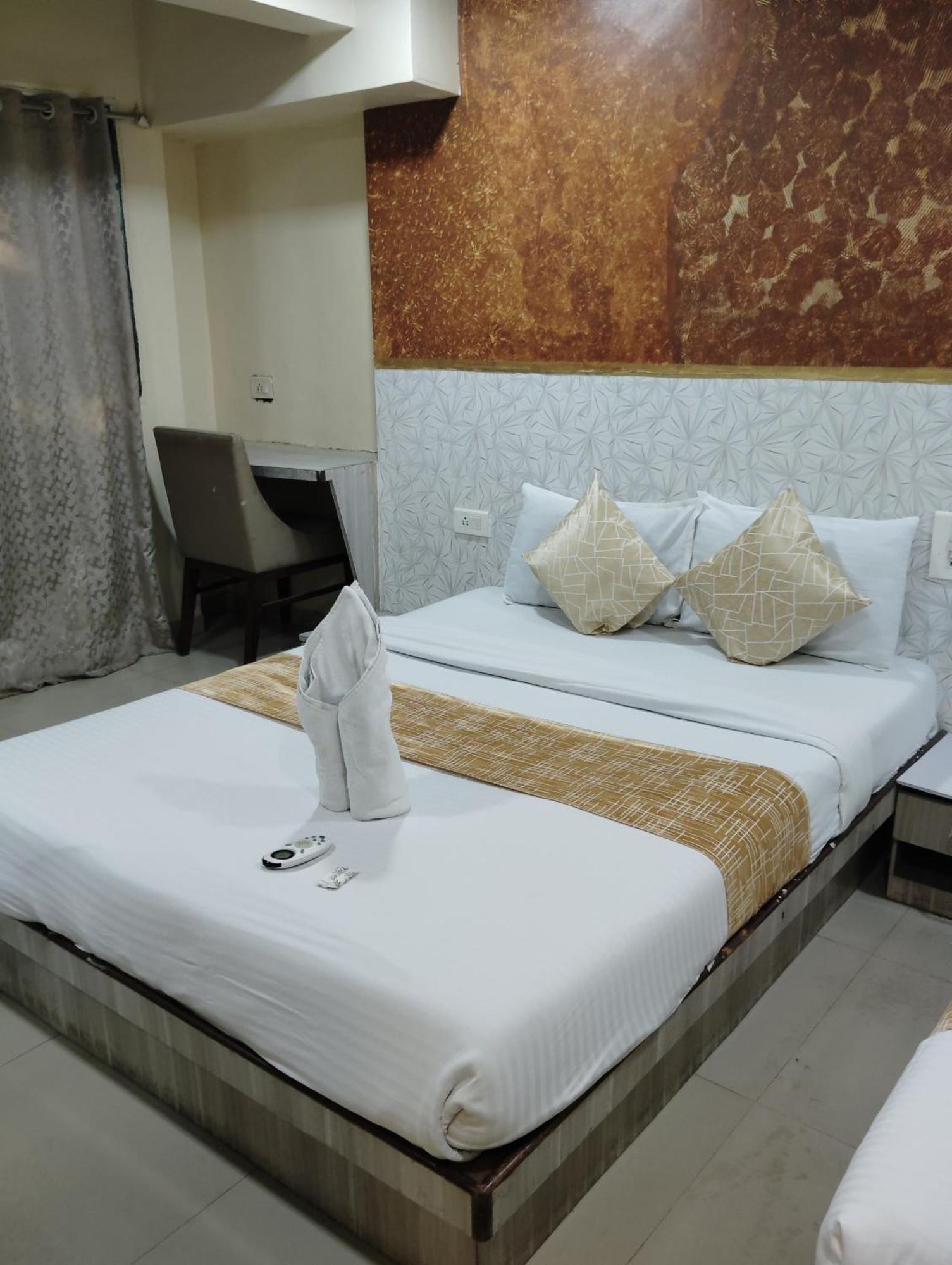 Hotel Crystal Park Near Nesco Exhibition Center Mumbai Dış mekan fotoğraf