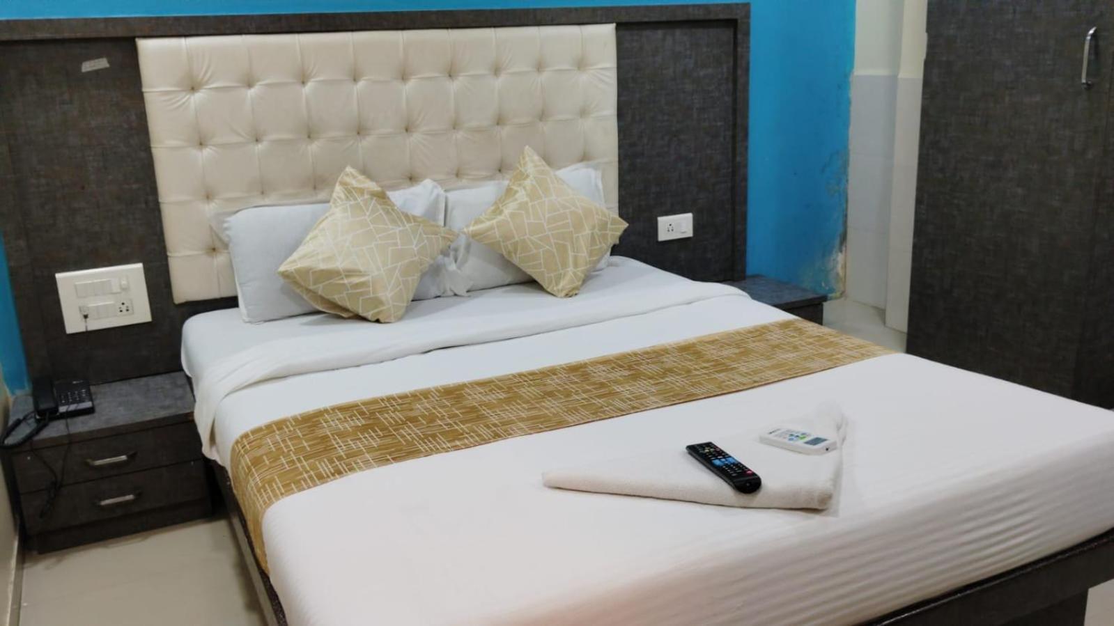 Hotel Crystal Park Near Nesco Exhibition Center Mumbai Dış mekan fotoğraf