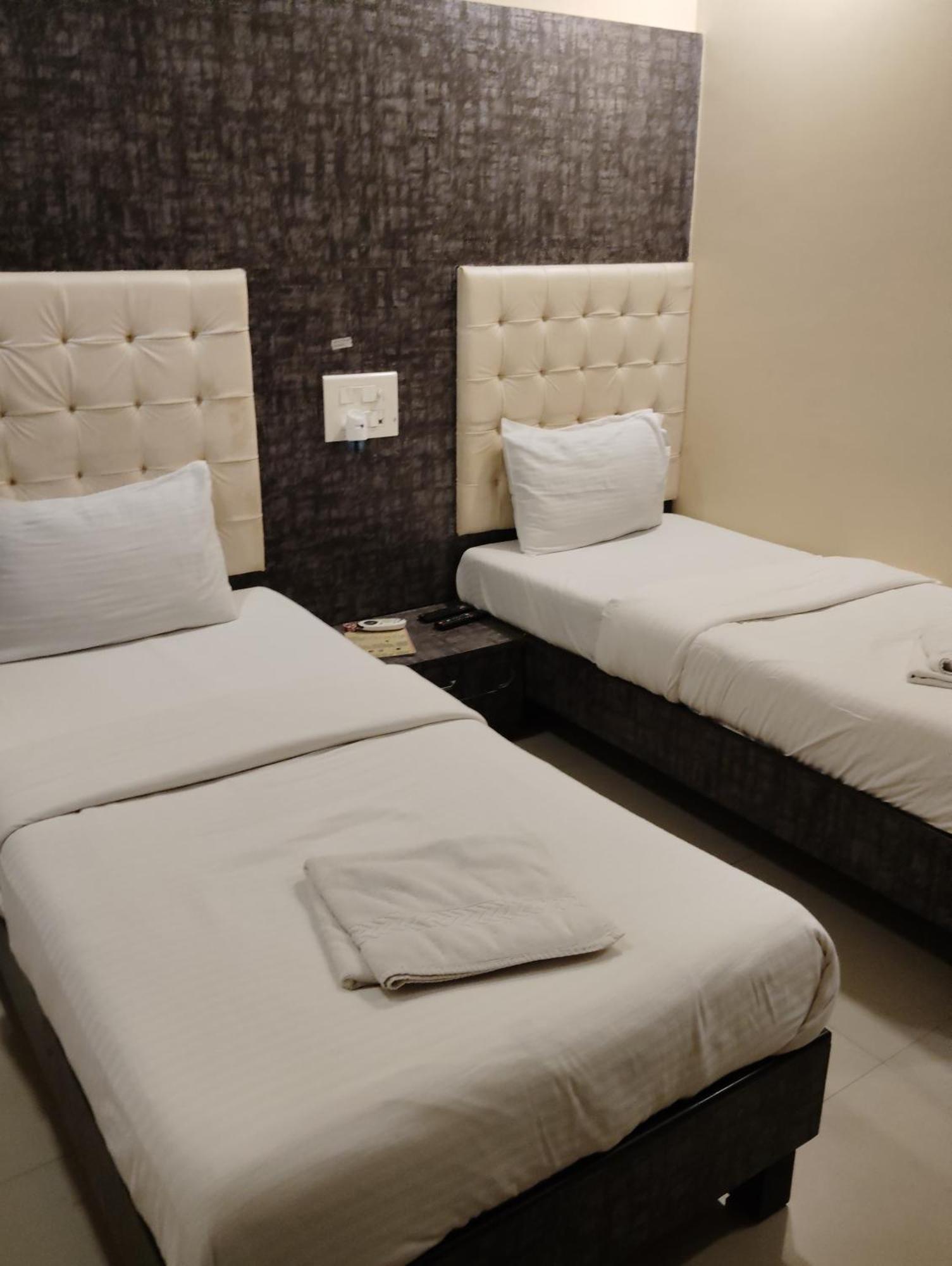 Hotel Crystal Park Near Nesco Exhibition Center Mumbai Dış mekan fotoğraf