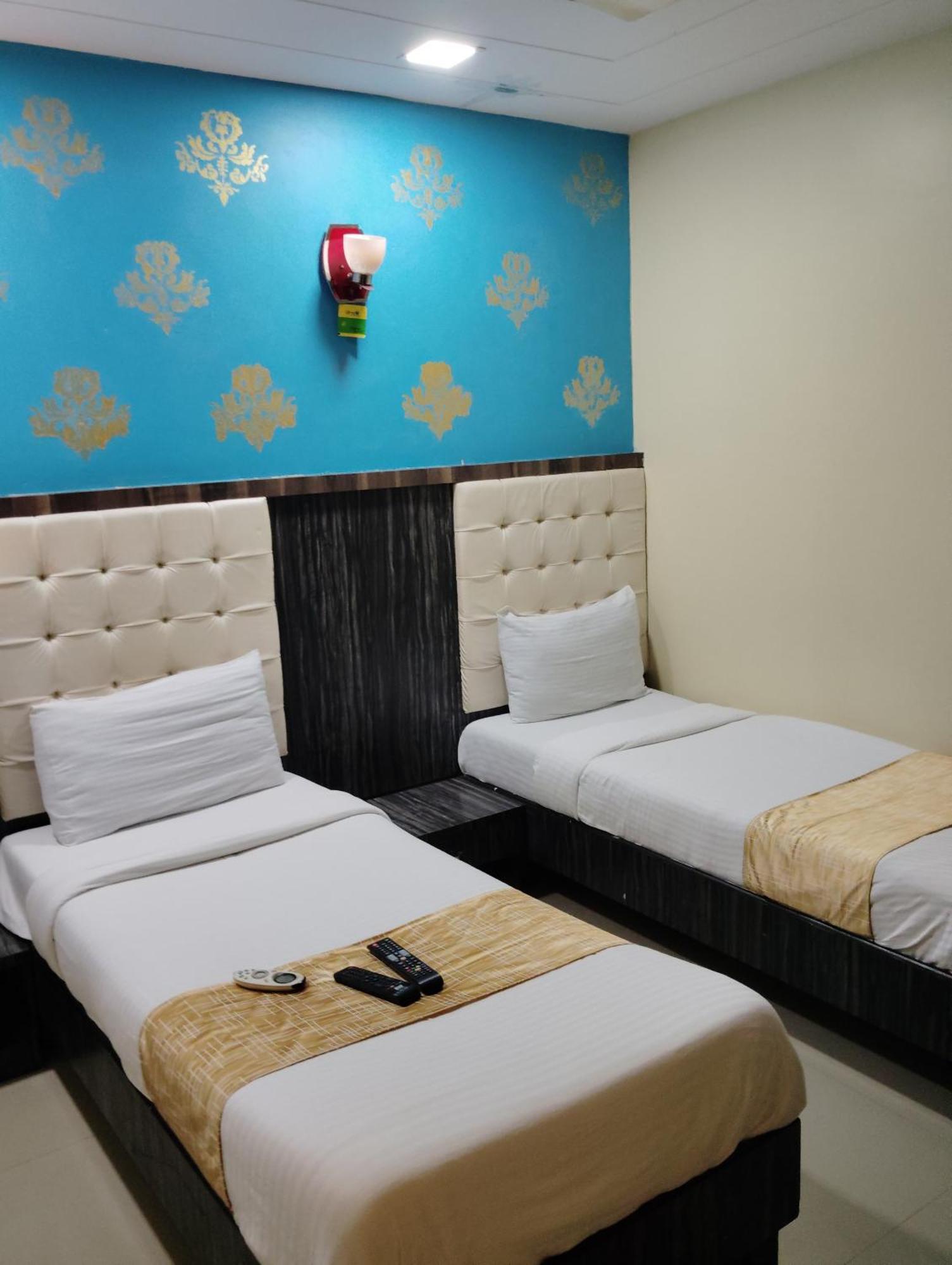 Hotel Crystal Park Near Nesco Exhibition Center Mumbai Dış mekan fotoğraf