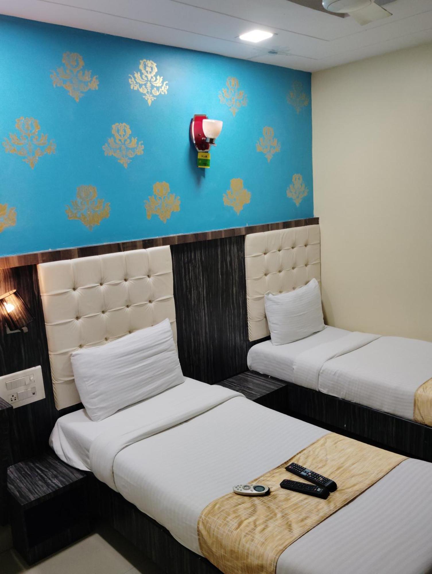 Hotel Crystal Park Near Nesco Exhibition Center Mumbai Dış mekan fotoğraf