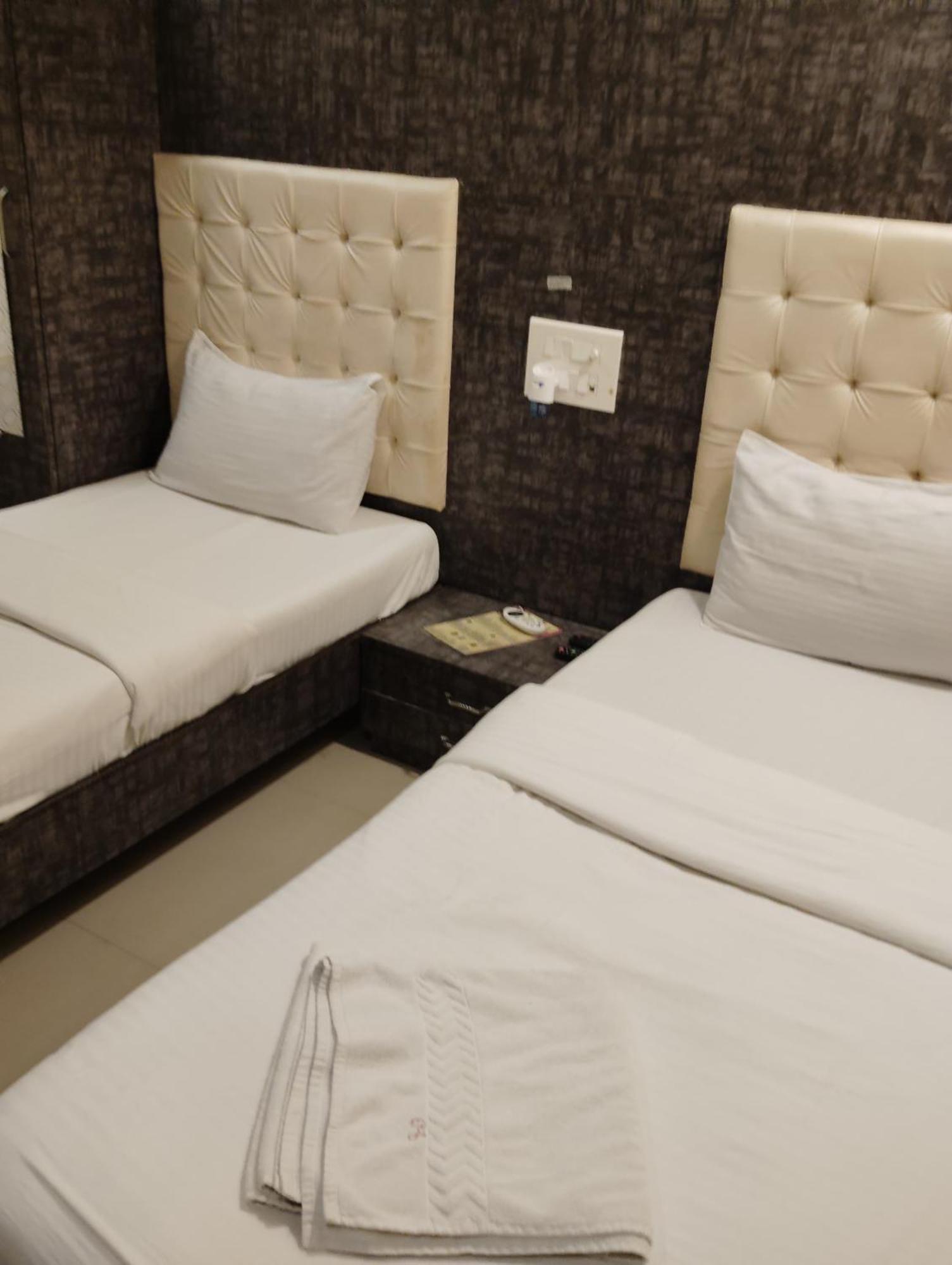 Hotel Crystal Park Near Nesco Exhibition Center Mumbai Dış mekan fotoğraf