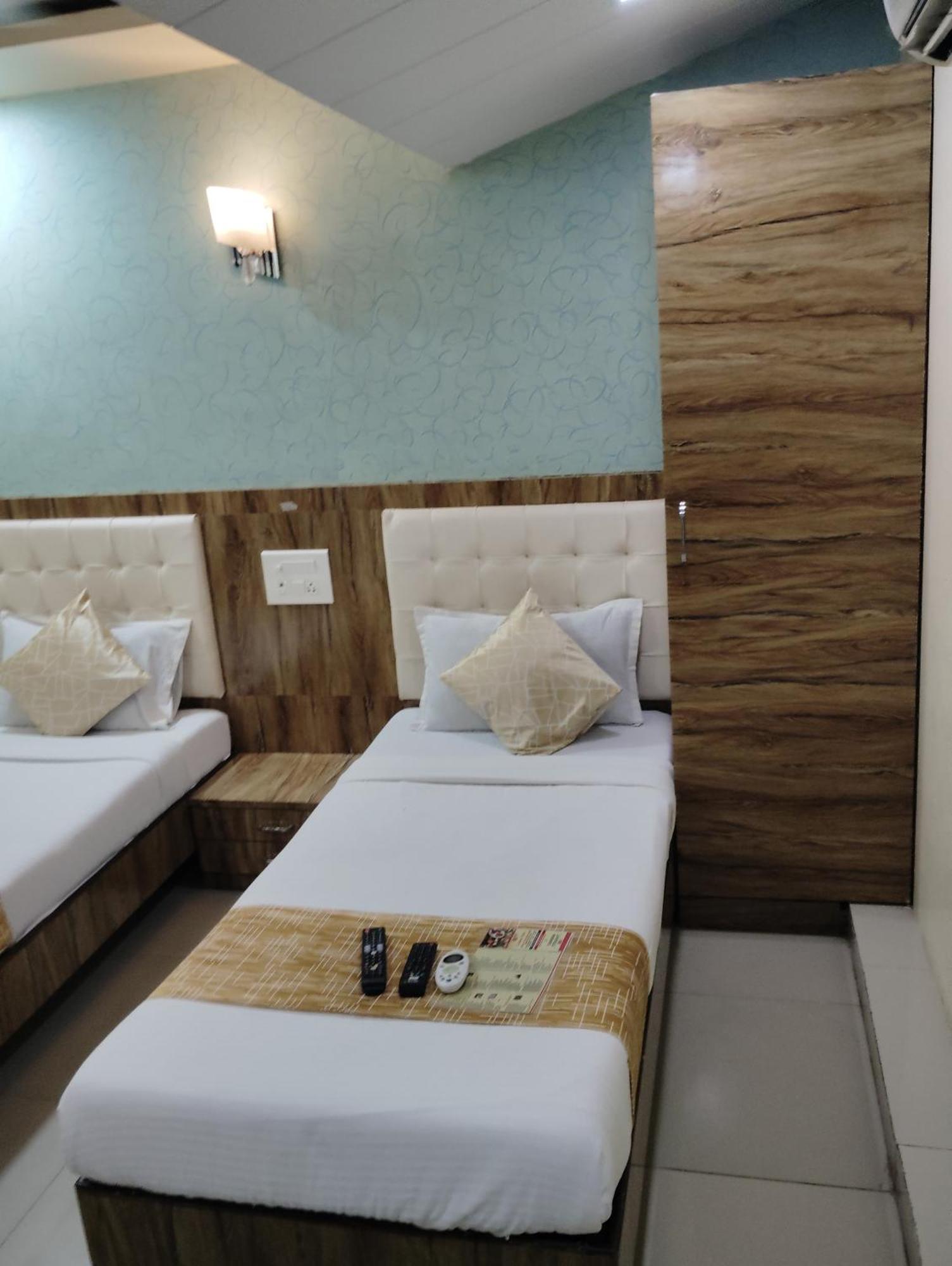 Hotel Crystal Park Near Nesco Exhibition Center Mumbai Dış mekan fotoğraf