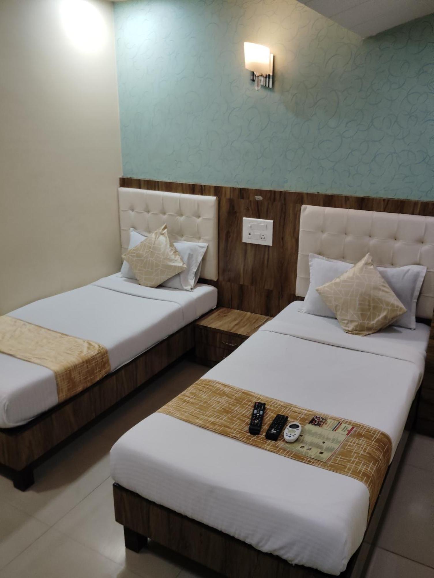 Hotel Crystal Park Near Nesco Exhibition Center Mumbai Dış mekan fotoğraf