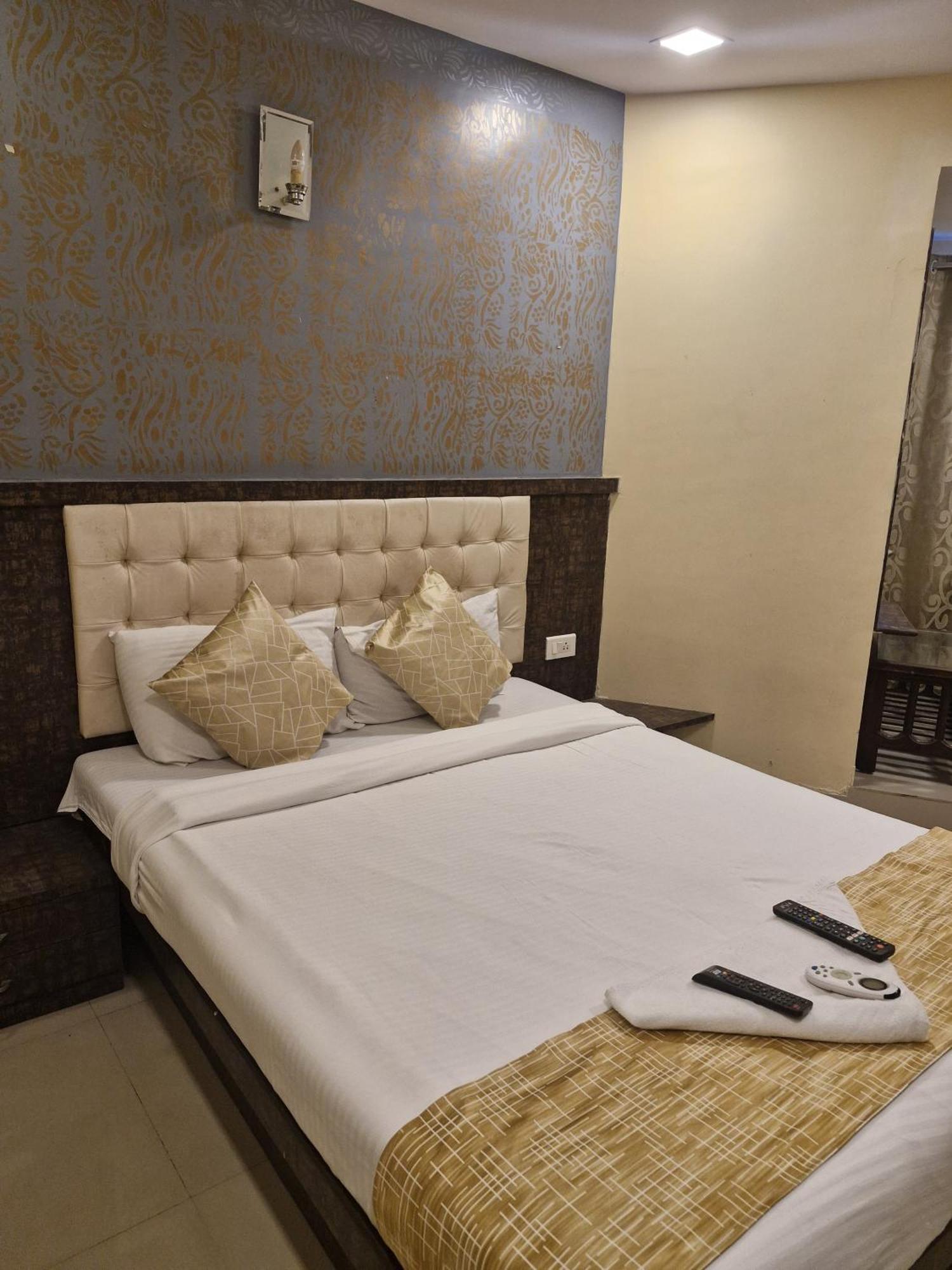 Hotel Crystal Park Near Nesco Exhibition Center Mumbai Dış mekan fotoğraf