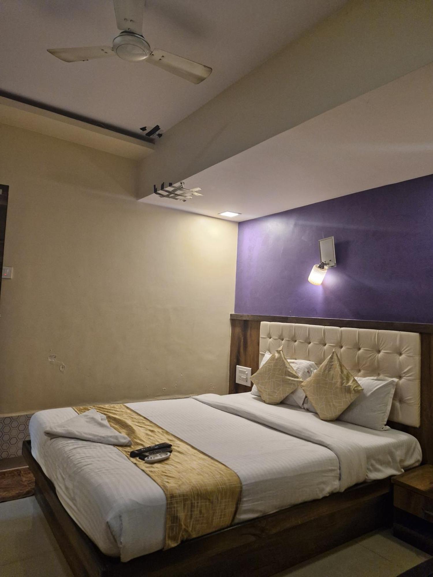 Hotel Crystal Park Near Nesco Exhibition Center Mumbai Dış mekan fotoğraf