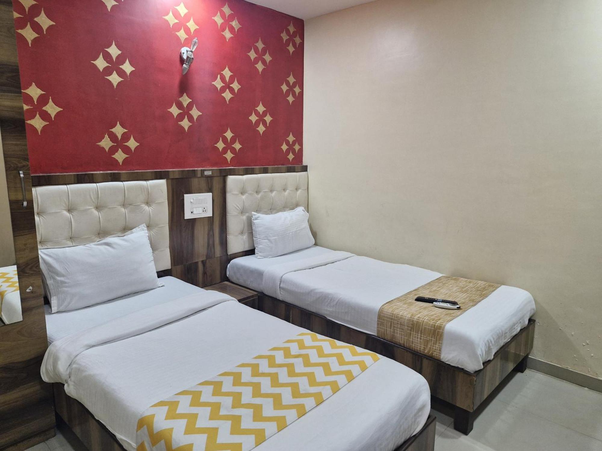 Hotel Crystal Park Near Nesco Exhibition Center Mumbai Dış mekan fotoğraf