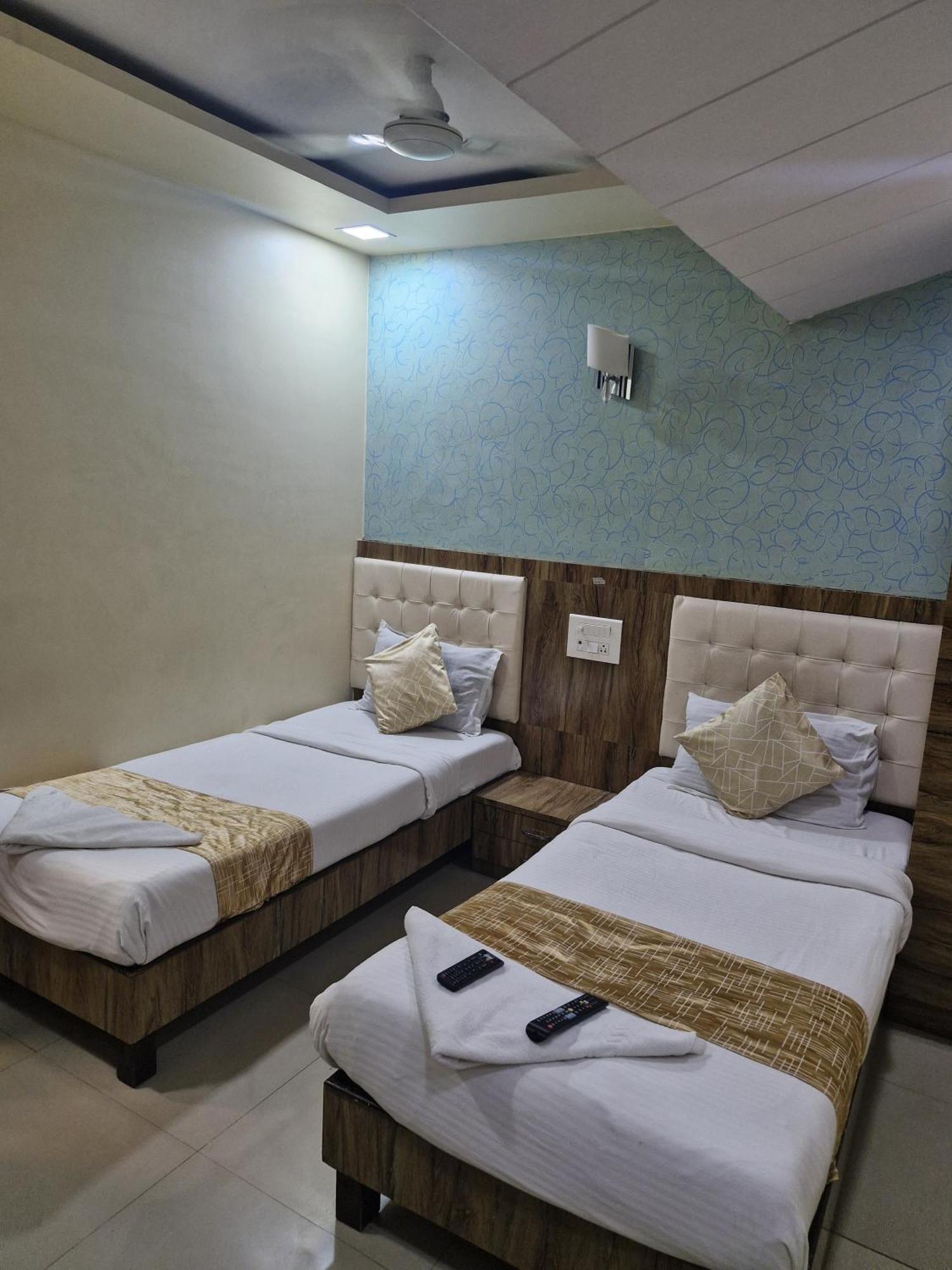 Hotel Crystal Park Near Nesco Exhibition Center Mumbai Dış mekan fotoğraf