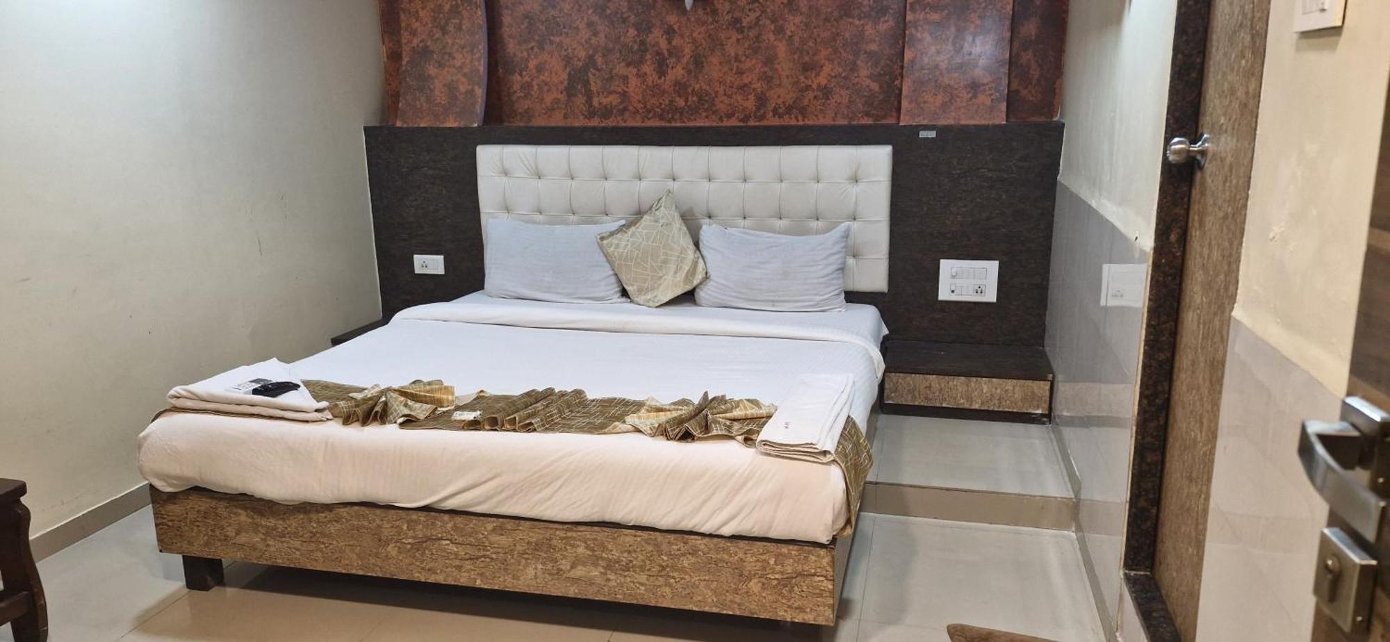 Hotel Crystal Park Near Nesco Exhibition Center Mumbai Dış mekan fotoğraf
