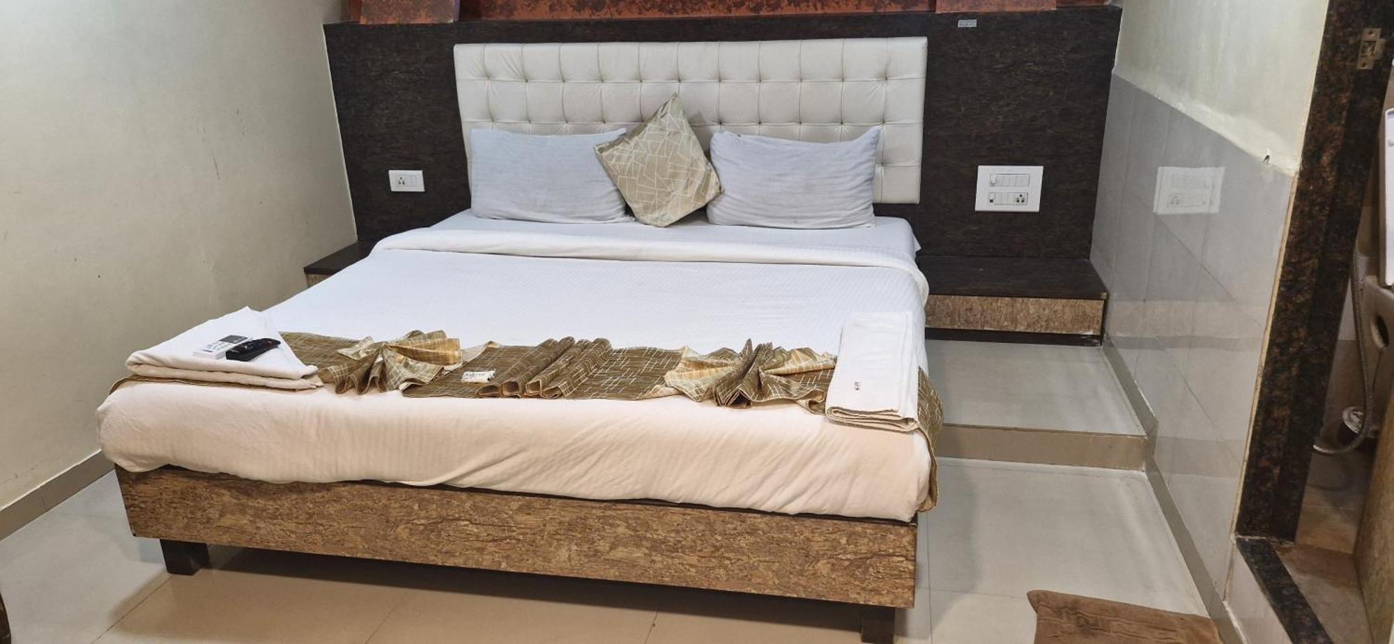 Hotel Crystal Park Near Nesco Exhibition Center Mumbai Dış mekan fotoğraf